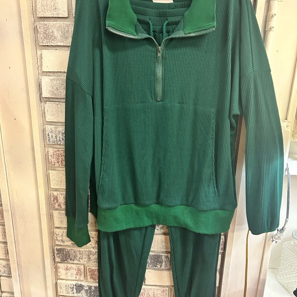 🛍️ Fantaslook Ladies Size 2xl green 2 piece green zip up outfit